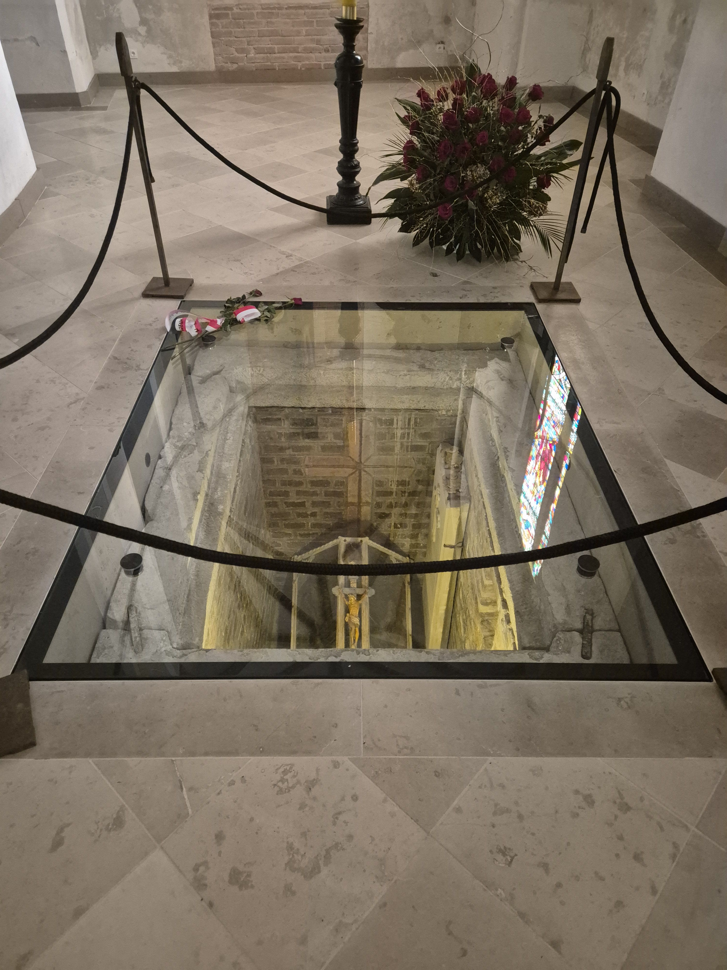 Wyeksponowanie grobowca z 1870 roku - po